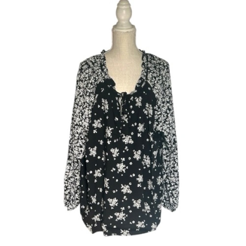 Torrid Challis Black & White Floral Blouse Contrast sleeves Keyhole tie neck NWT
